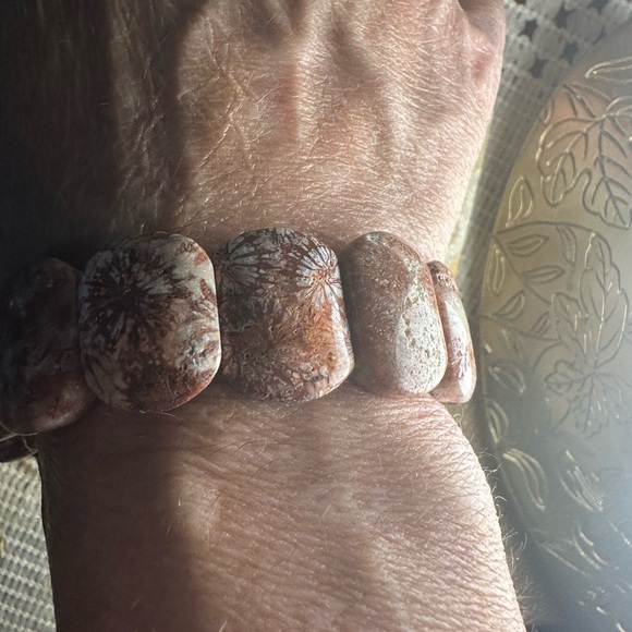 Coral Fossil Agate Beaded Elastic Bracelet - Picture 11 of 11